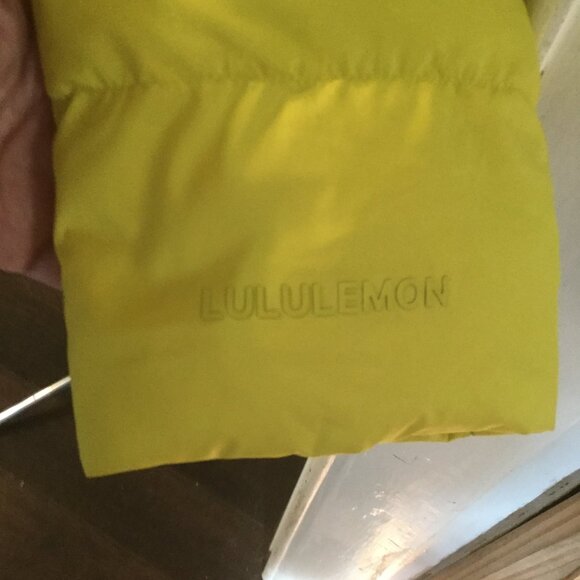 Lululemon goose down puffer style jacket, yellow in color excellent shape size 4 - Picture 3 of 8